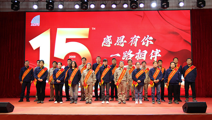 奥？萍际逯苣昵斓：坚定信心 勇往直前！